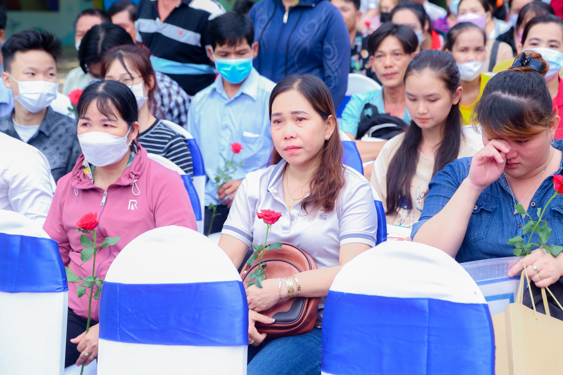 Khoanh Khac Xuc Dong