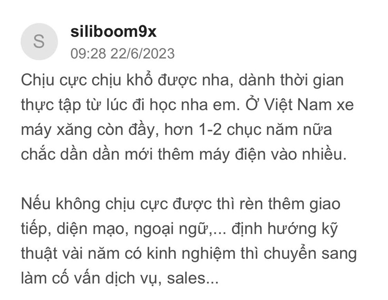Ngoài kỹ năng chuyên môn thì bậc "đàn anh" cũng khuyên nên trang bị thêm các kỹ năng mềm và sự cần thiết của việc học ngoại ngữ
