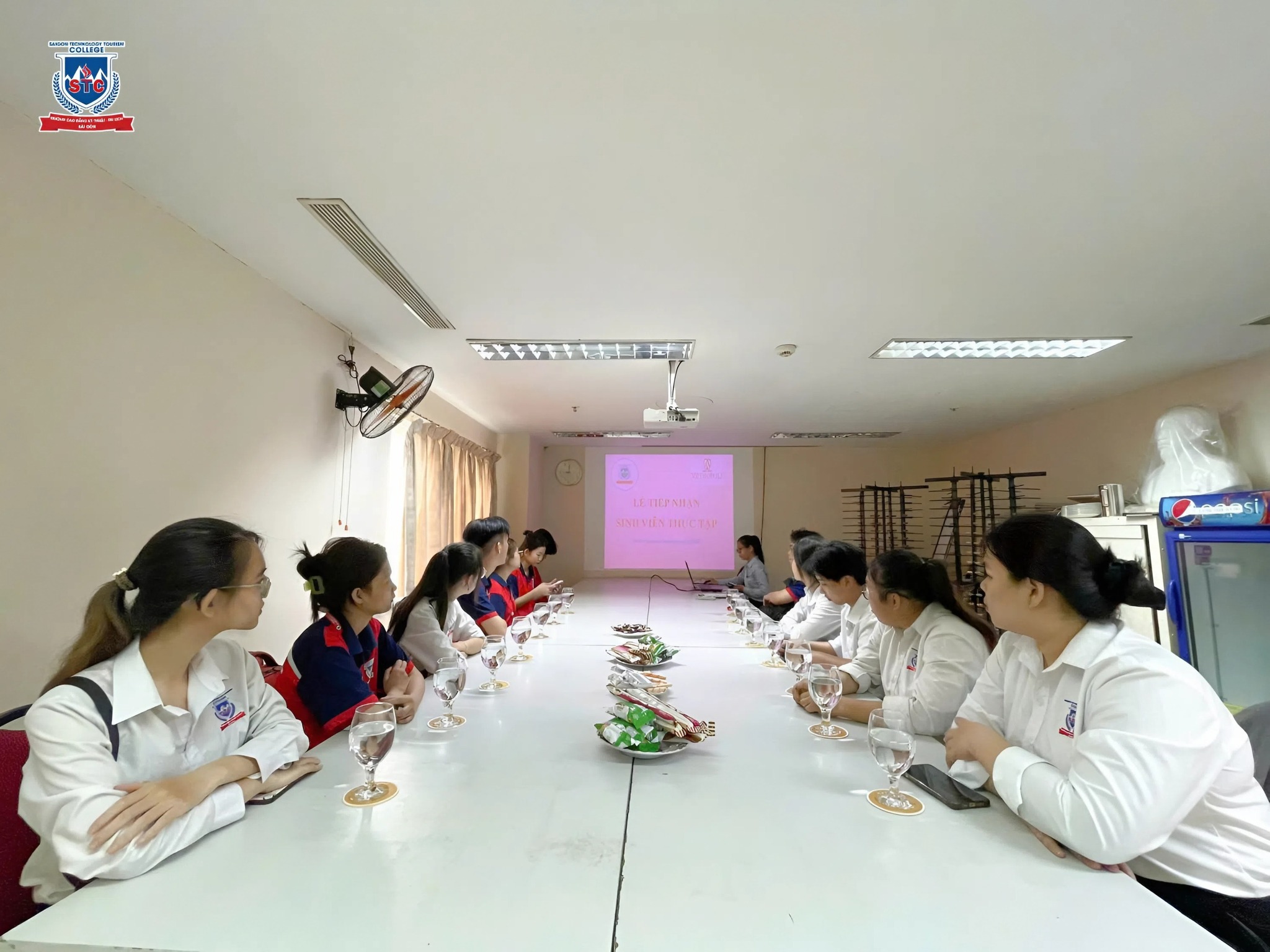 sinh-vien-kien-tap-tai-metropole2