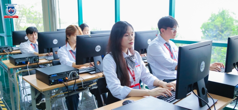 Chương trình đào tạo ngành Quản trị mạng máy tính tại STC chú trọng thực hành, giúp sinh viên vững chuyên môn, thành thạo kỹ năng quản trị hệ thống mạng và sẵn sàng làm việc sau khi tốt nghiệp.