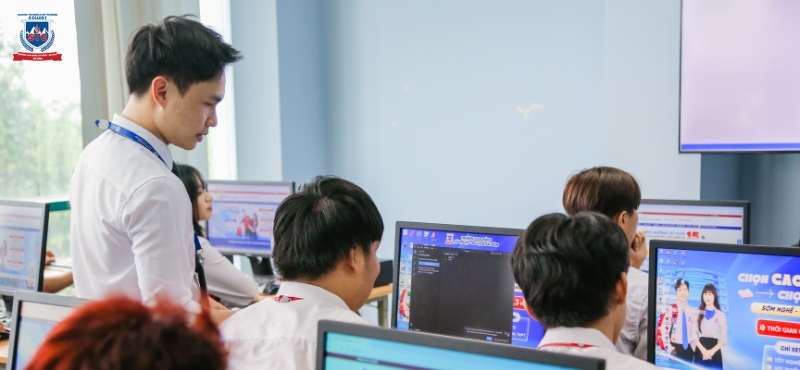 Sinh viên ngành Quản trị mạng máy tính tại Trường STC được thực hành trên hệ thống mạng và thiết bị công nghệ hiện đại, giúp nâng cao kỹ năng quản trị, vận hành và bảo mật hệ thống ngay trong quá trình học.