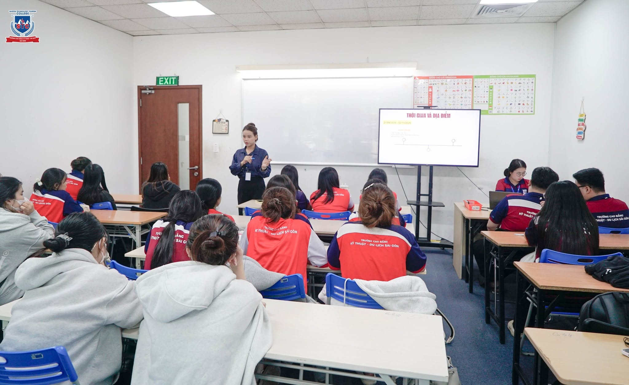 Sinh viên K24, K25 trường STC tham gia buổi sinh hoạt