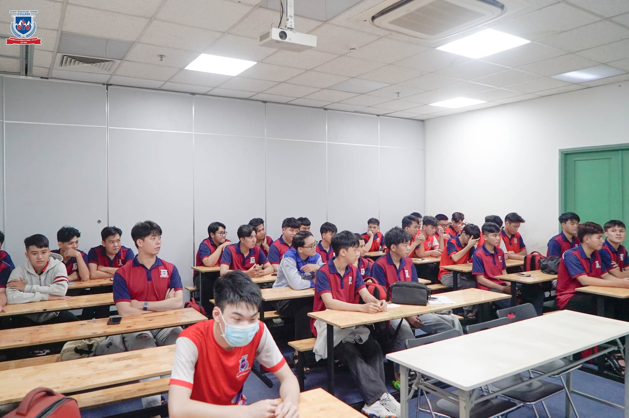 Toàn thể sinh viên được phổ biến nội dung học Giáo dục Quốc phòng và An ninh