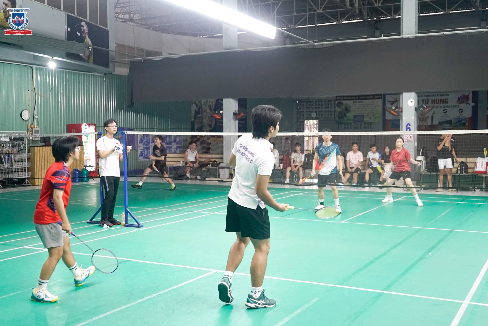Tinh thần thi đấu hết mình được thể hiện qua từng pha cầu và nỗ lực ghi điểm